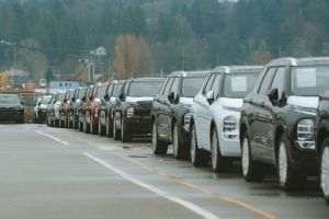 Reuters: General Motors pregăteşte SUV-uri hibride, pe fondul pierderii cotei de piaţă în SUA